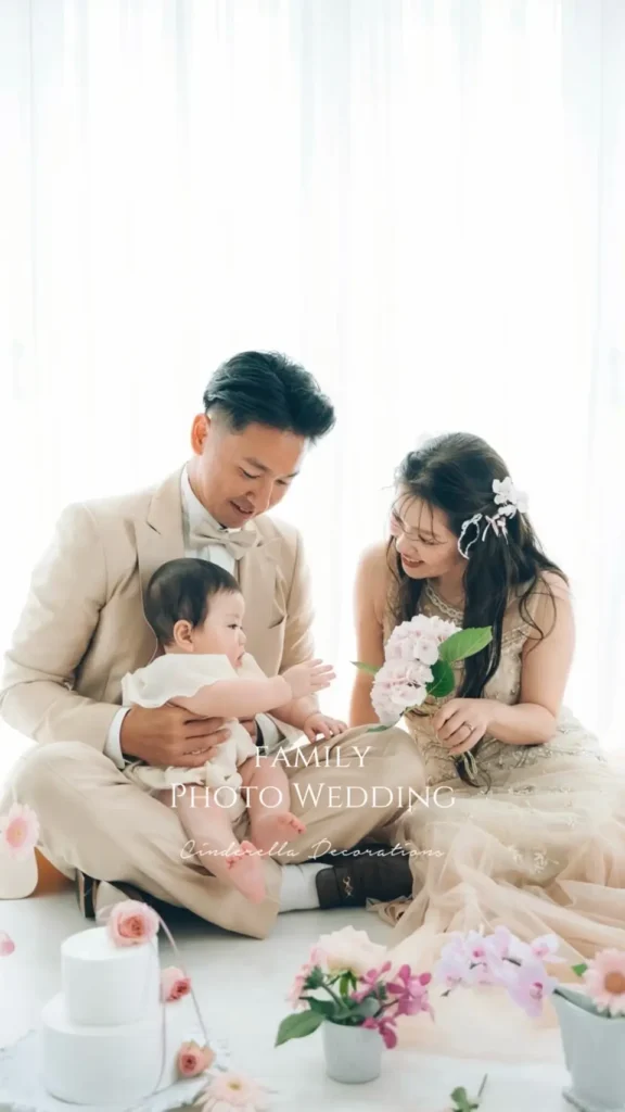 沖縄で家族・子どもと撮影したウェディングフォト。新郎新婦とお子さまが笑顔で過ごすファミリーフォト。