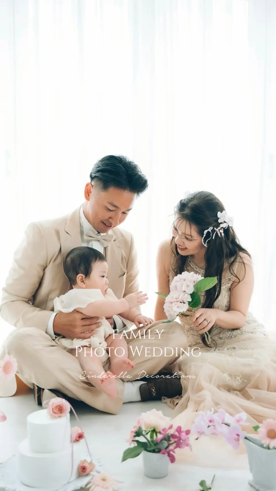 沖縄で家族・子どもと撮影したウェディングフォト。新郎新婦とお子さまが笑顔で過ごすファミリーフォト。